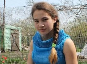 Школярка з Осокорівки вишиває… однією рукою
