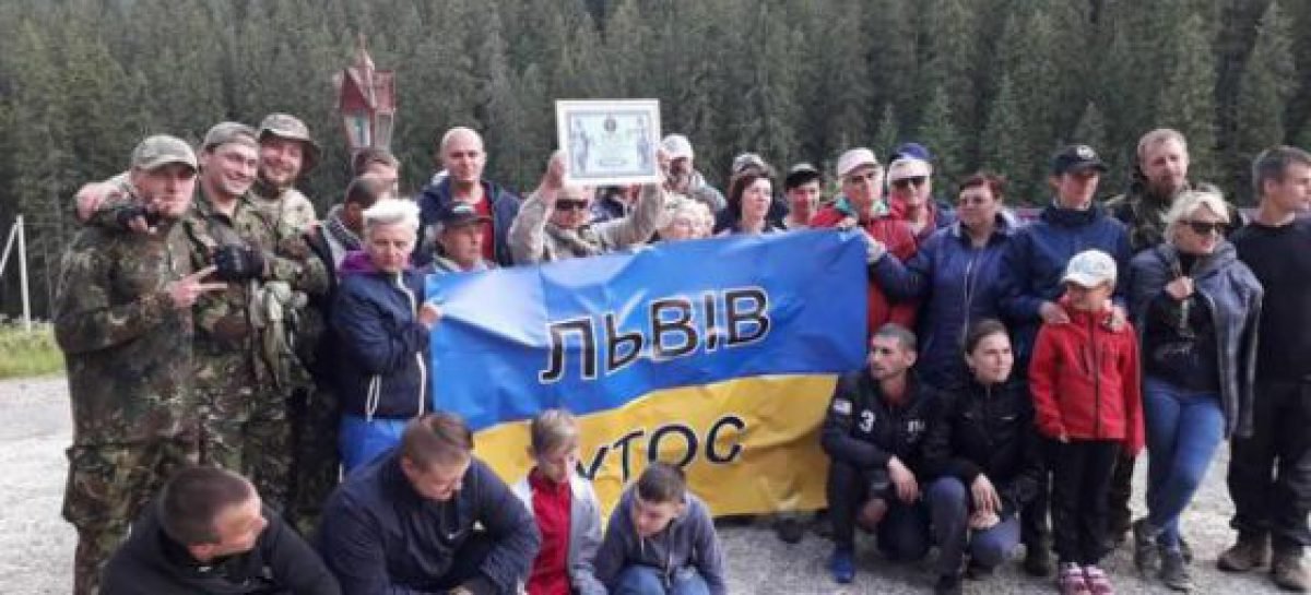 Незрячі із Львівщини підкорили Говерлу та встановили новий рекорд України
