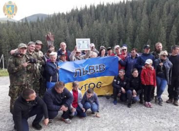 Незрячі із Львівщини підкорили Говерлу та встановили новий рекорд України