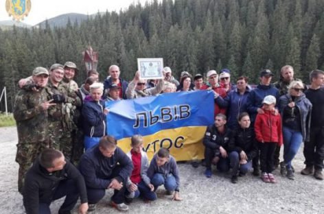 Незрячі із Львівщини підкорили Говерлу та встановили новий рекорд України