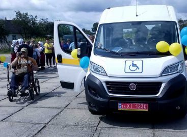 На Житомирщині працюватиме 6 служб «соціального таксі» – спецавтомобіль отримала Білокоровицька ОТГ