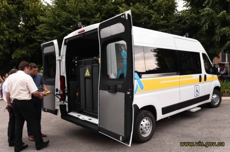 Тульчинська громада першою у Вінницькій області отримала спеціалізований автомобіль для людей на візках