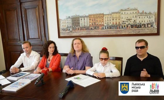 Дитячі бібліотеки Львова отримали 200 унікальних книжок шрифтом Брайля