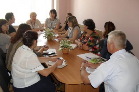 За «круглим столом» у Могилеві-Подільському обговорили працевлаштування осіб з інвалідністю