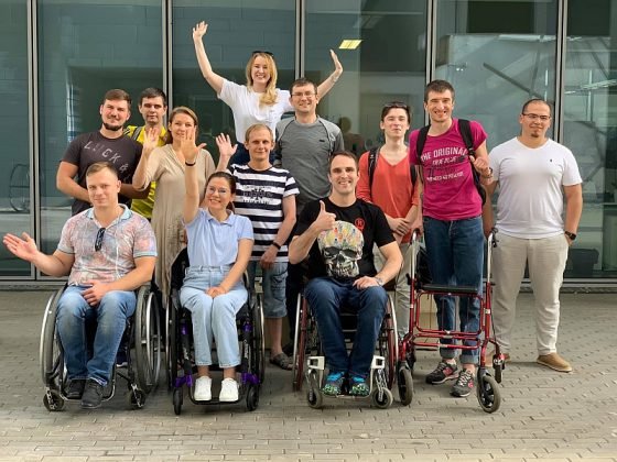 У Києві допомагають освоїти професію в ІТ та працевлаштуватись людям з інвалідністю
