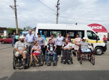 Приморська територіальна громада отримала обладнаний для перевезення осіб з інвалідністю автомобіль