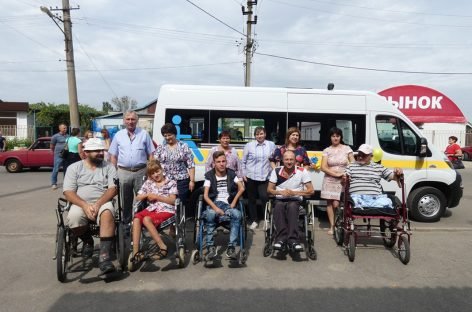 Приморська територіальна громада отримала обладнаний для перевезення осіб з інвалідністю автомобіль