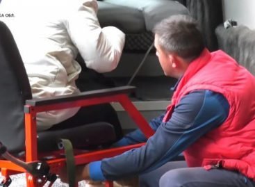 По бездоріжжю: луччанин змайстрував для людей з інвалідністю крісло для підйому в гори