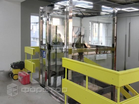Гвинтовий підйомник для бібліотеки майбутнього в Маріуполі