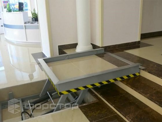 Паралелограмний підйомник у вінницькому суді