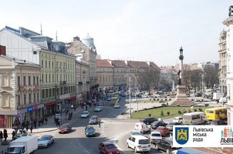 Незрячі діти Харкова та Слов’яська «побачили» на дотик низку львівських споруд та отримали в подарунок книги брайлем