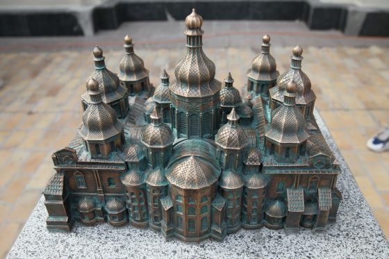У Києві відкрили 3D-конструкцію Софійського собору з табличками, виконаними шрифтом Брайля