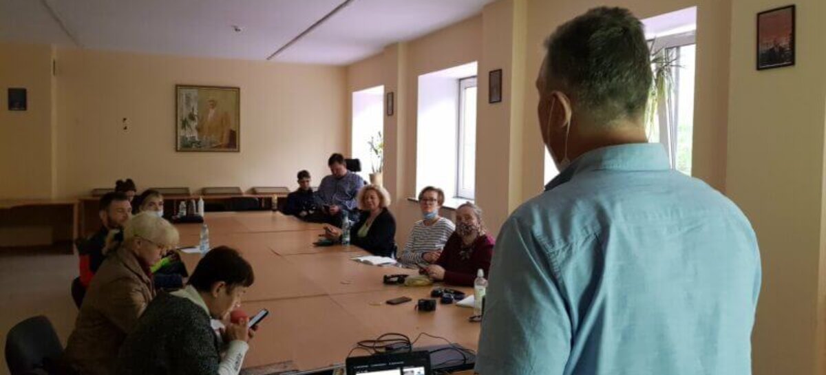 Поєднання теорії з виходом у поле