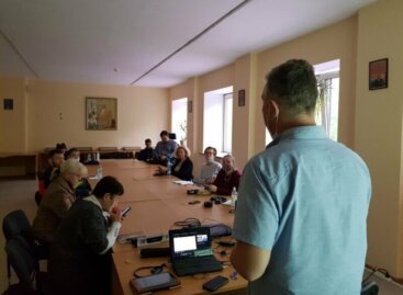 Поєднання теорії з виходом у поле