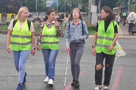 В Україні реалізовано унікальний проєкт щодо навчання орієнтуванню, переміщенню та мобільності в просторі людей із глибокими порушеннями зору