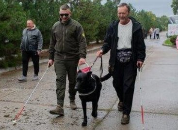 Підтримка цивільних та військових, які втратили зір під час війни