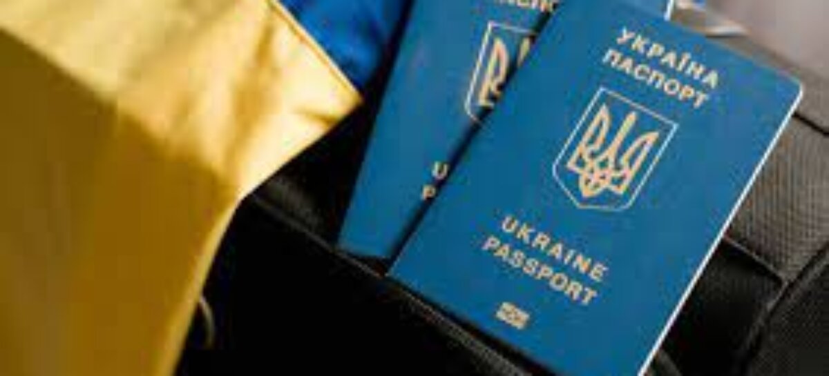 Про отримання документів в дипломатичних установах України чоловіками, які супроводжували осіб з інвалідністю за кордон